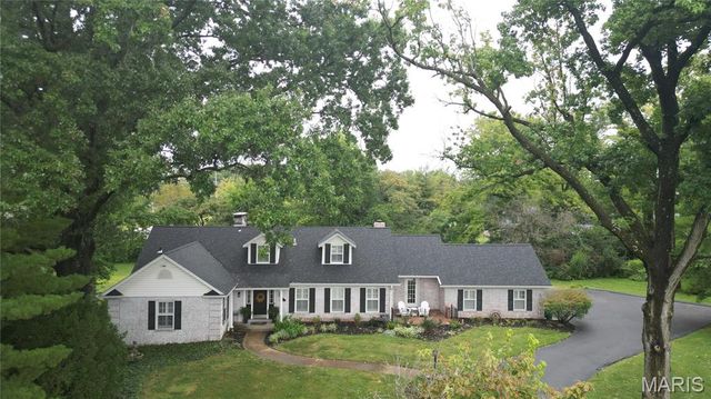 14 Long Meadows Lane, Town And Country, MO 63131