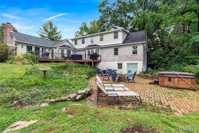 14 Long Meadows Lane, Town And Country, MO 63131