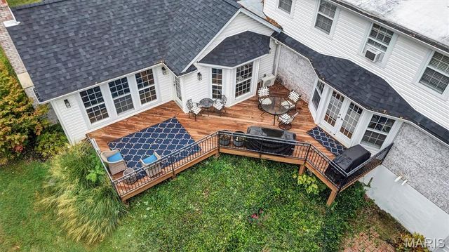 14 Long Meadows Lane, Town And Country, MO 63131