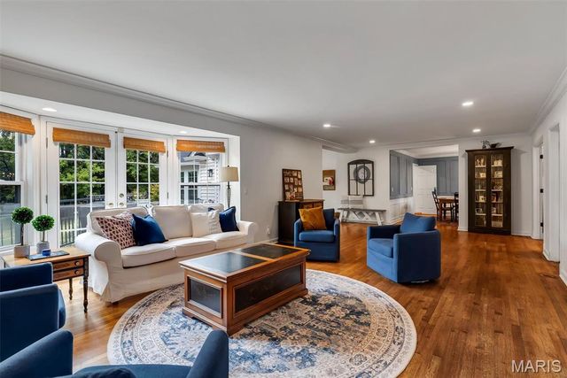 14 Long Meadows Lane, Town And Country, MO 63131