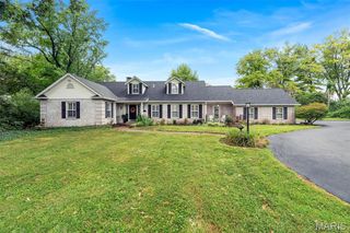 14 Long Meadows Lane, Town And Country, MO 63131