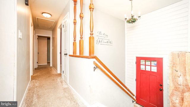 5235 HONEYSUCKLE LN, New Holland, PA 17557