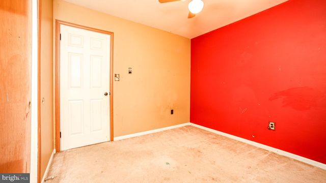 5235 HONEYSUCKLE LN, New Holland, PA 17557