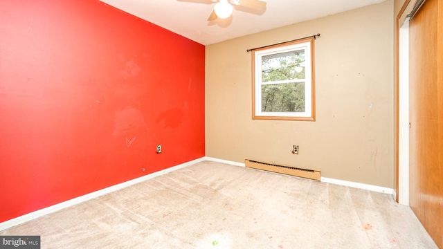 5235 HONEYSUCKLE LN, New Holland, PA 17557