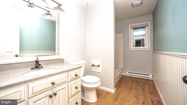 5235 HONEYSUCKLE LN, New Holland, PA 17557