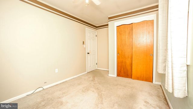 5235 HONEYSUCKLE LN, New Holland, PA 17557