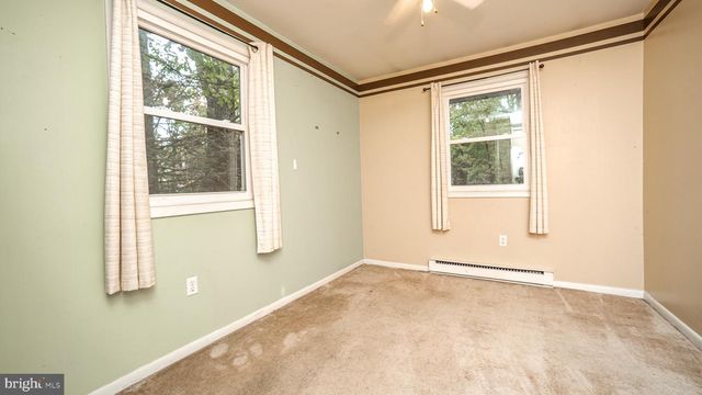 5235 HONEYSUCKLE LN, New Holland, PA 17557