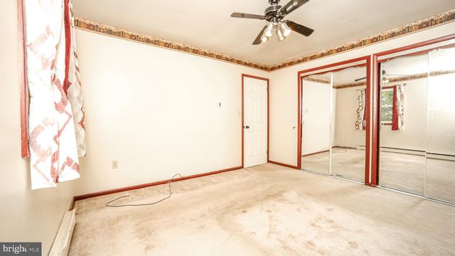 5235 HONEYSUCKLE LN, New Holland, PA 17557