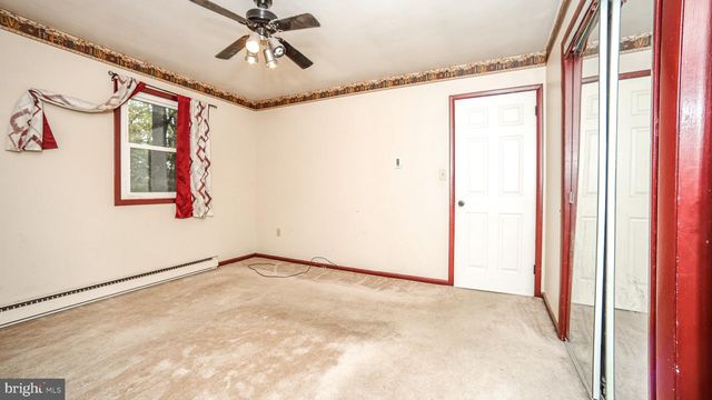 5235 HONEYSUCKLE LN, New Holland, PA 17557