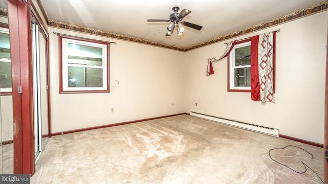 5235 HONEYSUCKLE LN, New Holland, PA 17557