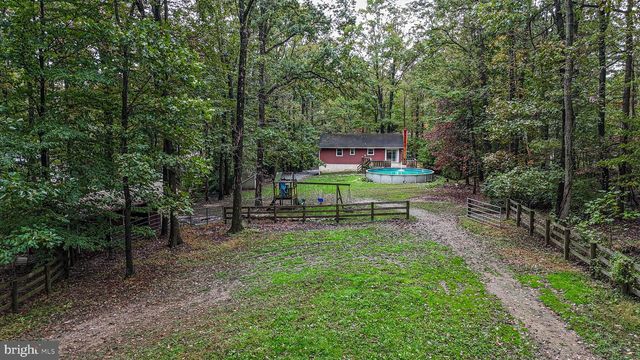 5235 HONEYSUCKLE LN, New Holland, PA 17557