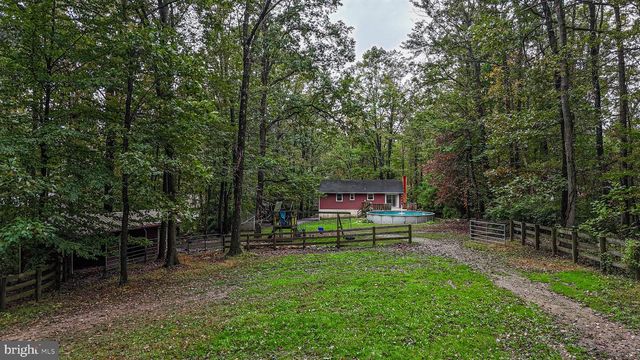 5235 HONEYSUCKLE LN, New Holland, PA 17557