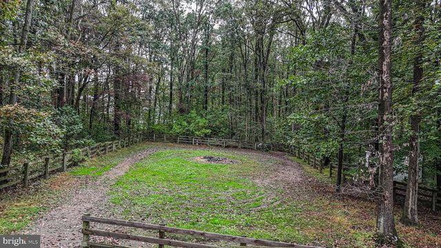 5235 HONEYSUCKLE LN, New Holland, PA 17557