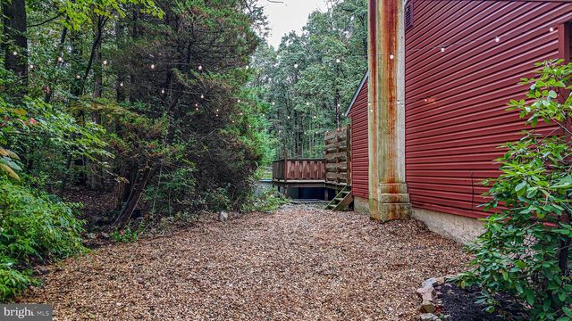 5235 HONEYSUCKLE LN, New Holland, PA 17557