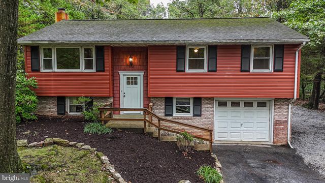 5235 HONEYSUCKLE LN, New Holland, PA 17557