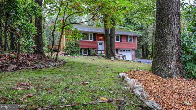 5235 HONEYSUCKLE LN, New Holland, PA 17557