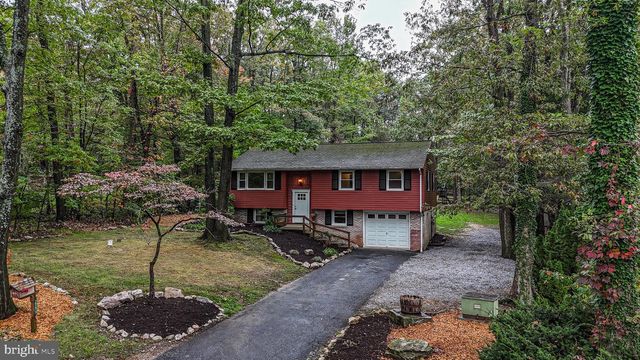 5235 HONEYSUCKLE LN, New Holland, PA 17557