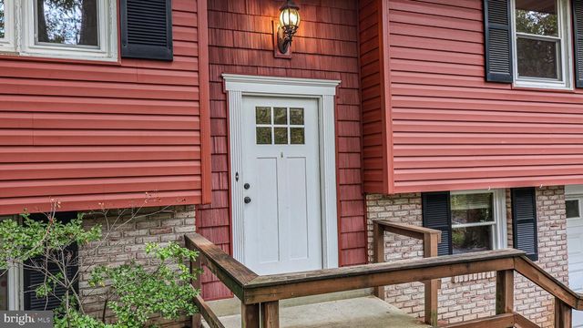 5235 HONEYSUCKLE LN, New Holland, PA 17557