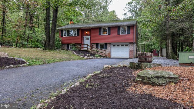 5235 HONEYSUCKLE LN, New Holland, PA 17557