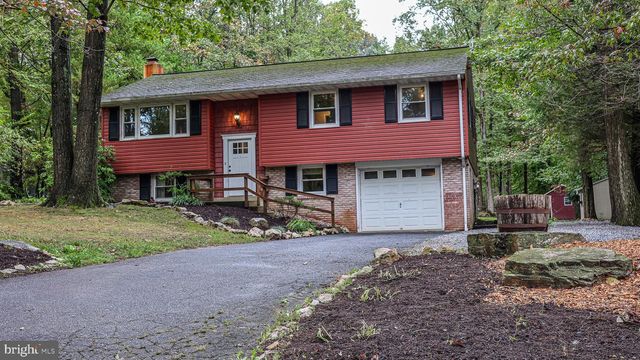 5235 HONEYSUCKLE LN, New Holland, PA 17557