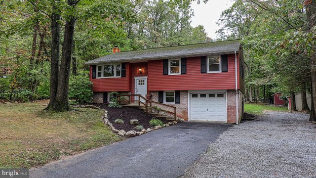 5235 HONEYSUCKLE LN, New Holland, PA 17557