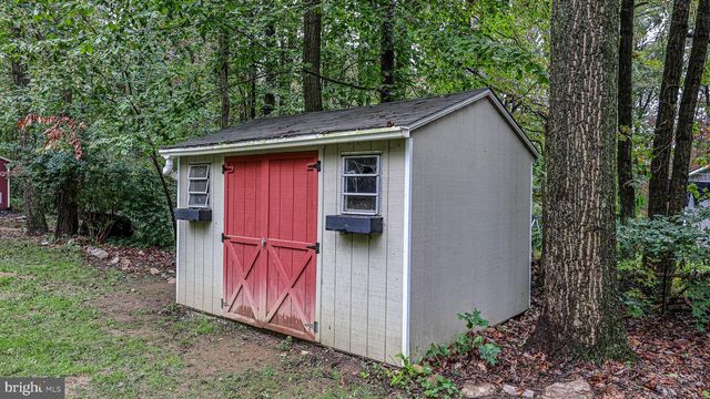 5235 HONEYSUCKLE LN, New Holland, PA 17557