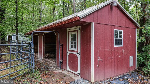 5235 HONEYSUCKLE LN, New Holland, PA 17557