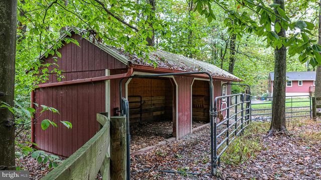 5235 HONEYSUCKLE LN, New Holland, PA 17557