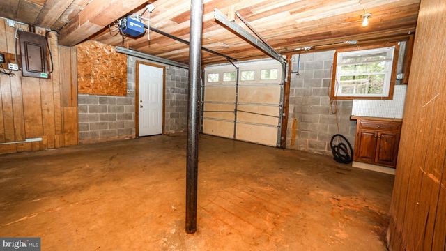 5235 HONEYSUCKLE LN, New Holland, PA 17557