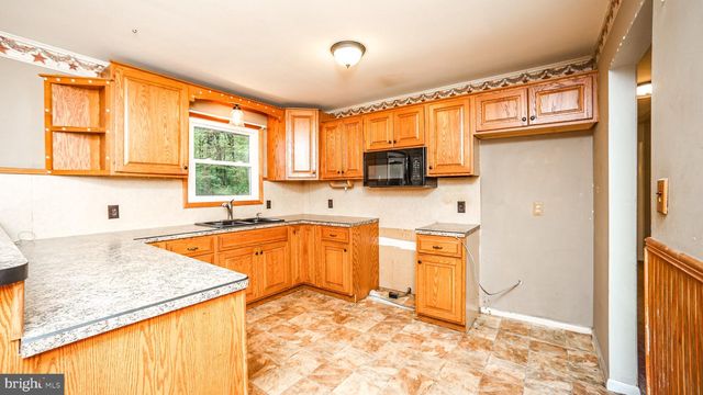 5235 HONEYSUCKLE LN, New Holland, PA 17557