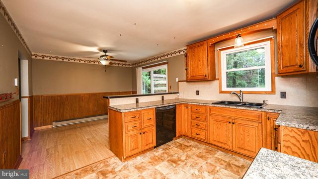 5235 HONEYSUCKLE LN, New Holland, PA 17557