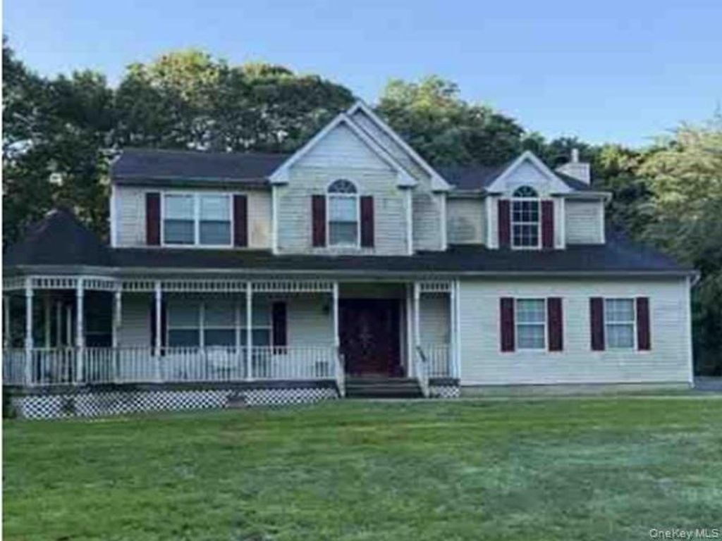 14 Cedar Grove Terrace, Middle Island, NY 11953