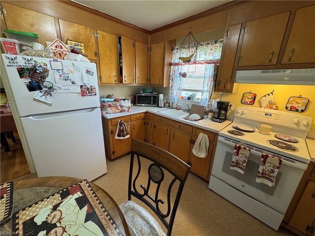 345 Beechmont DR, Newport News, VA 23608