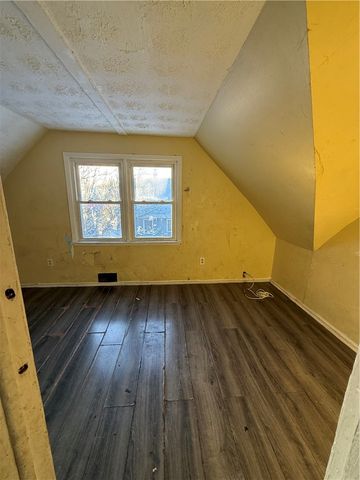 9 Hoeltzer Street, Rochester, NY 14605