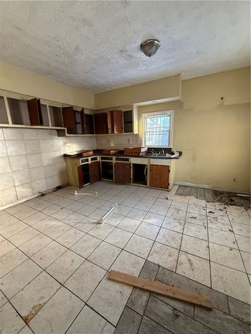 9 Hoeltzer Street, Rochester, NY 14605