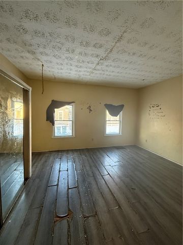 9 Hoeltzer Street, Rochester, NY 14605