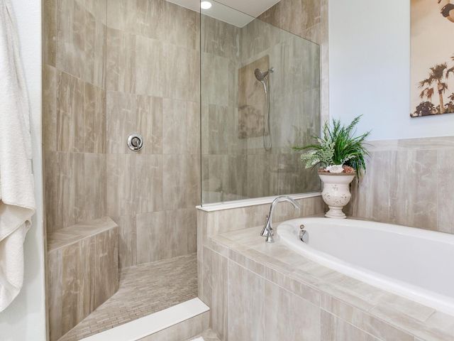 5707 YEATS MANOR DRIVE 201, Tampa, FL 33616