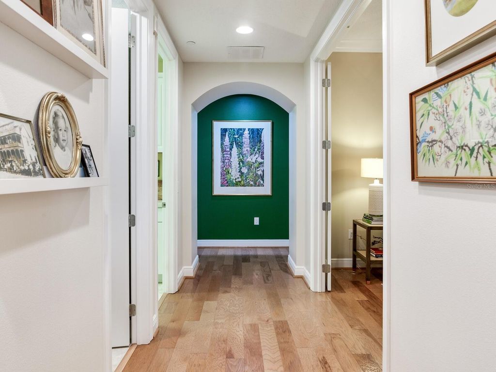 Image 36 of property listing at 5707 YEATS MANOR DRIVE 201, Tampa, FL 33616