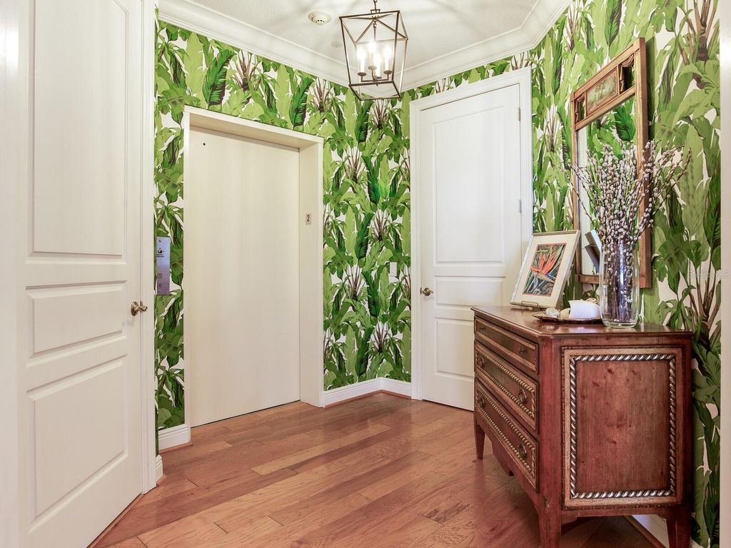 Image 5 of property listing at 5707 YEATS MANOR DRIVE 201, Tampa, FL 33616