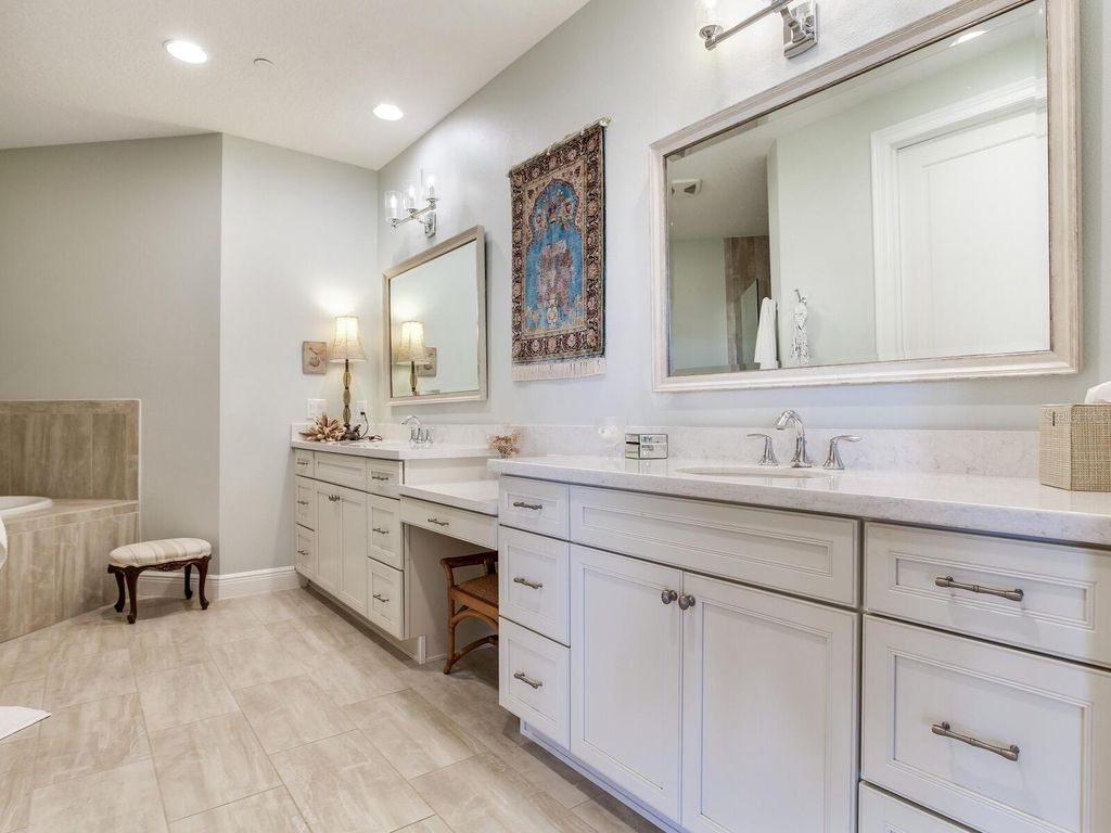 Image 57 of property listing at 5707 YEATS MANOR DRIVE 201, Tampa, FL 33616