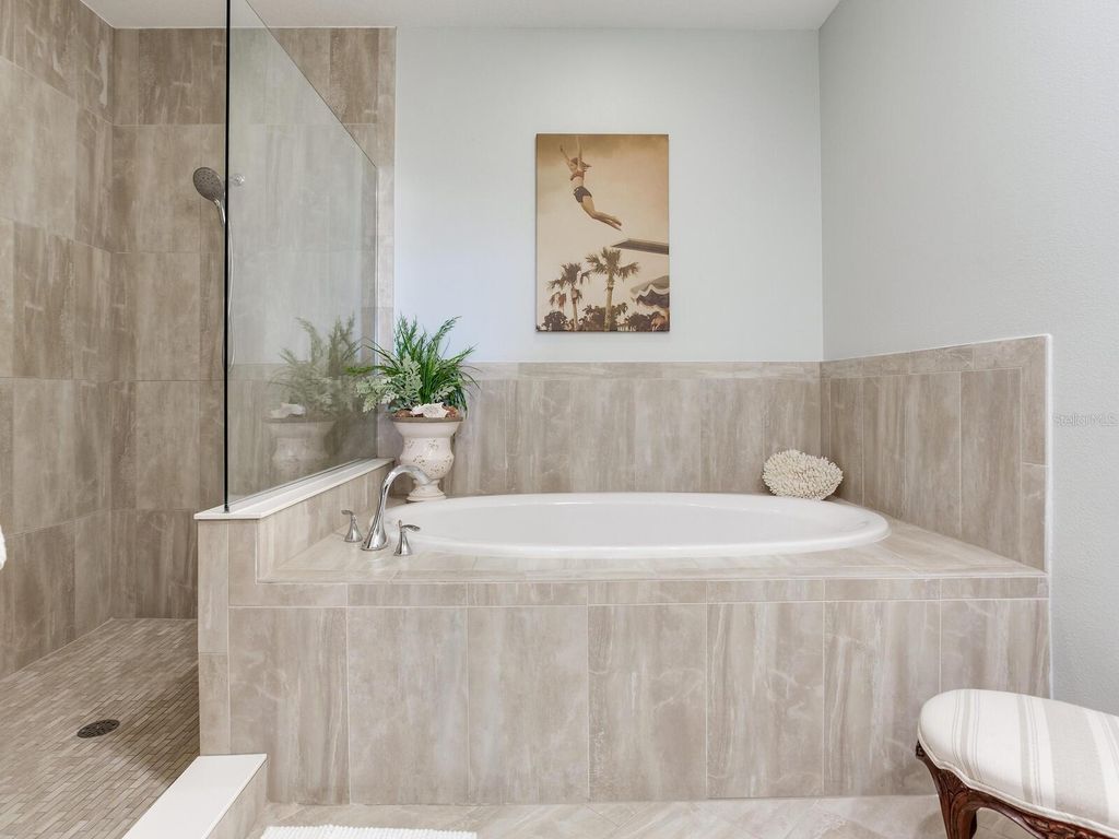 Image 58 of property listing at 5707 YEATS MANOR DRIVE 201, Tampa, FL 33616