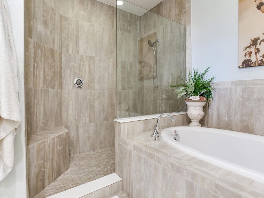 Image 59 of property listing at 5707 YEATS MANOR DRIVE 201, Tampa, FL 33616