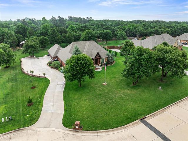 3812 Newburg Drive, Choctaw, OK 73020