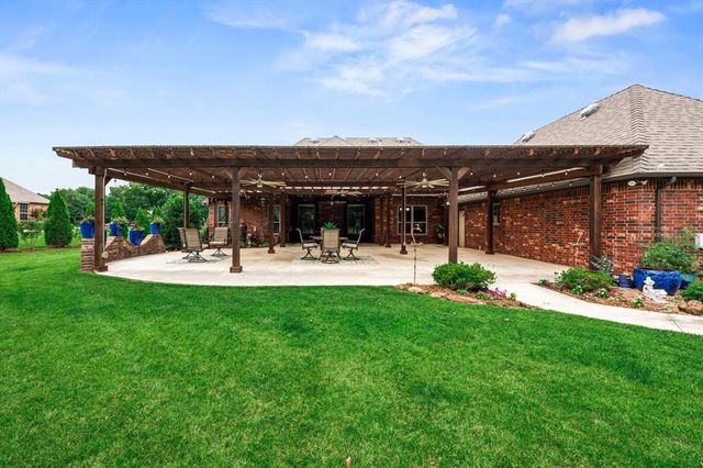 3812 Newburg Drive, Choctaw, OK 73020