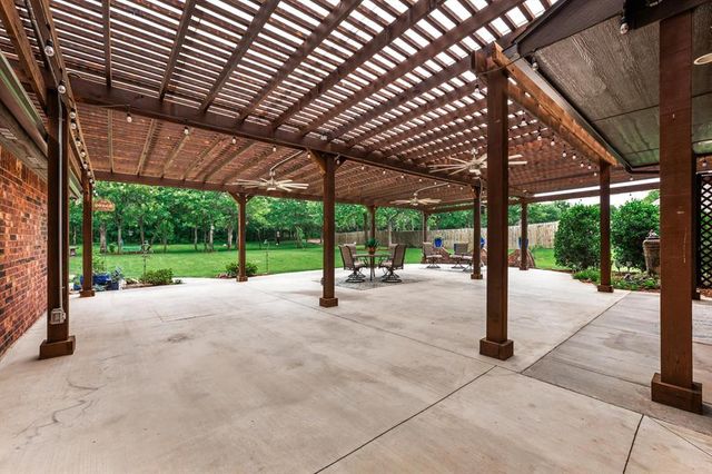 3812 Newburg Drive, Choctaw, OK 73020