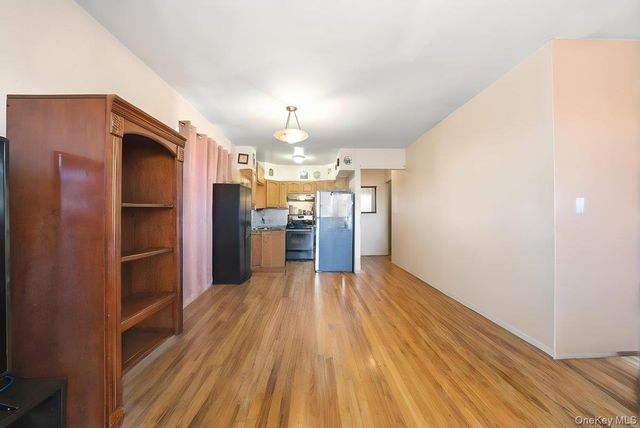 811 E 228th Street, Bronx, NY 10466