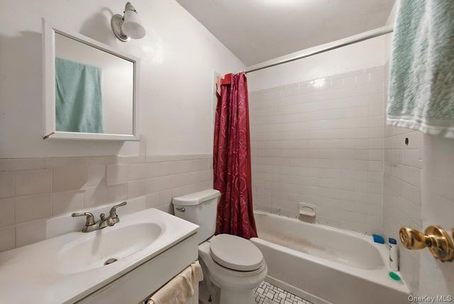 811 E 228th Street, Bronx, NY 10466