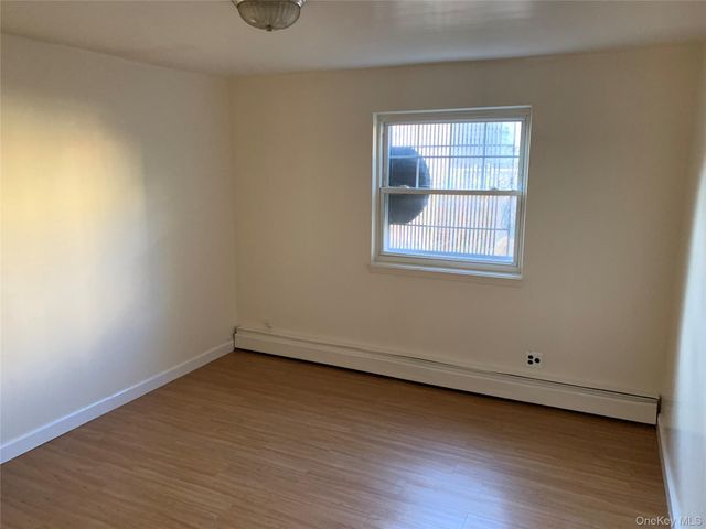 811 E 228th Street, Bronx, NY 10466