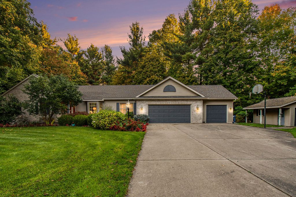 4510 James Drive Sw, Jamestown Twp, MI 49418