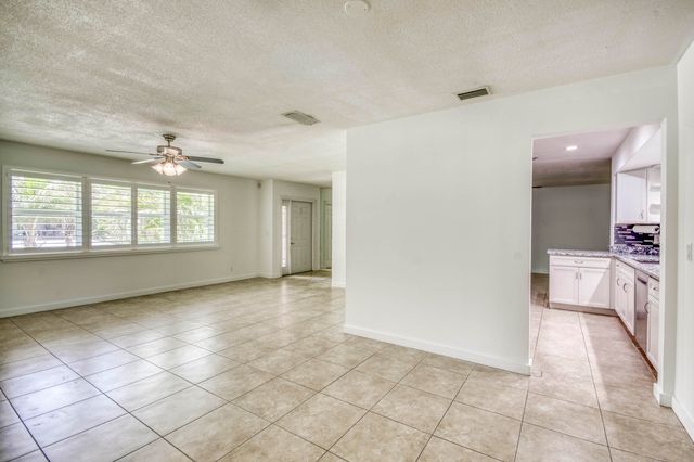 4359 Daffodil Circle N, Palm Beach Gardens, FL 33410